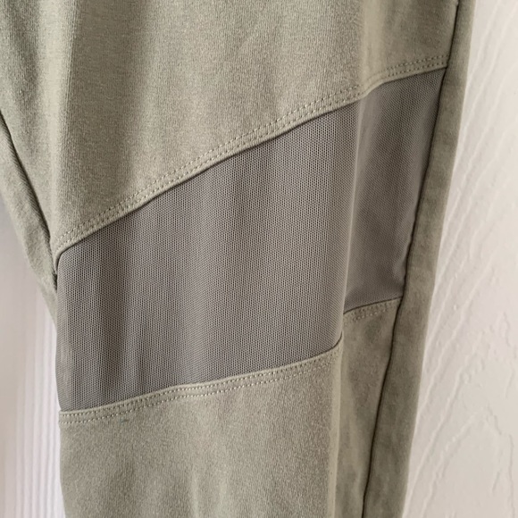 Pink VS Yoga army green leggings size L - Picture 3 of 8